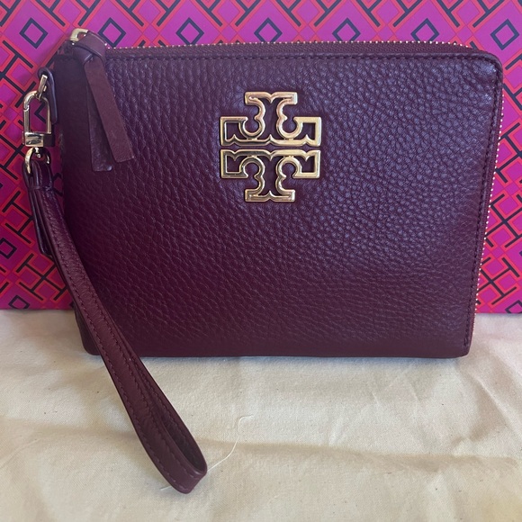Tory Burch Wristlet. Maroon/Burgundy - Picture 3 of 6